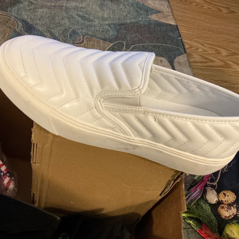 Wild pair white quilted slip on sneaker - size 10. Nwob